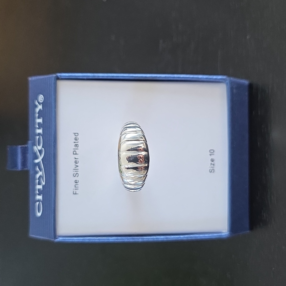 Silver Plated Ribbed Band Statement Ring | Size 10 - Picture 3 of 17